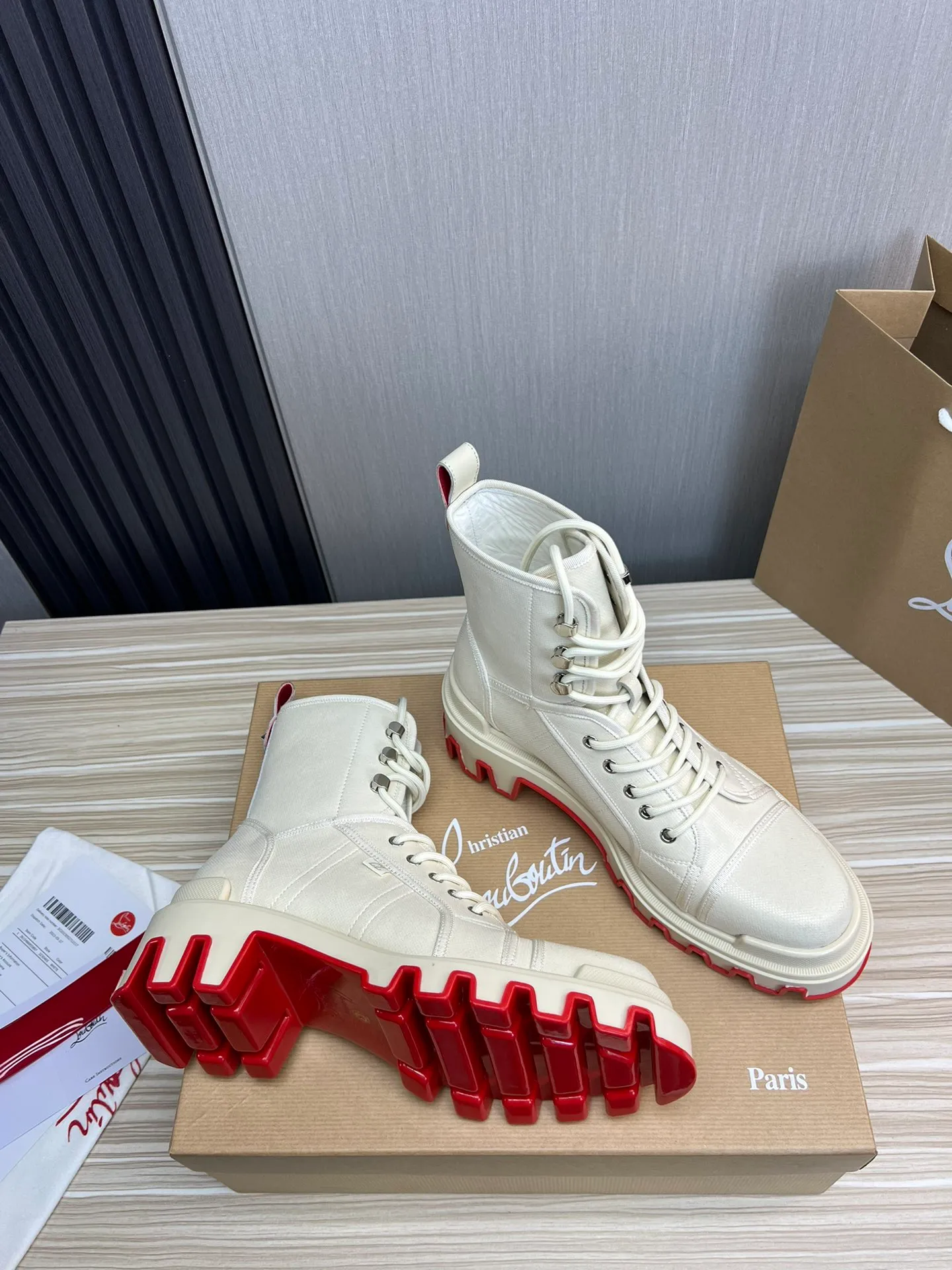 Men's shoes 💰820💰 CL popular red-soled boots 🆑1:1 original mold opening. Official website updated simultaneously ~ Christian* Louboutin, imported cowhide leather upper + water-dyed cowhide lining, original thick red sole, wear-resistant and non-slip ⬆️ Full set of counter packaging 🎁38-45 (38.45 custom-made, non-refundable)